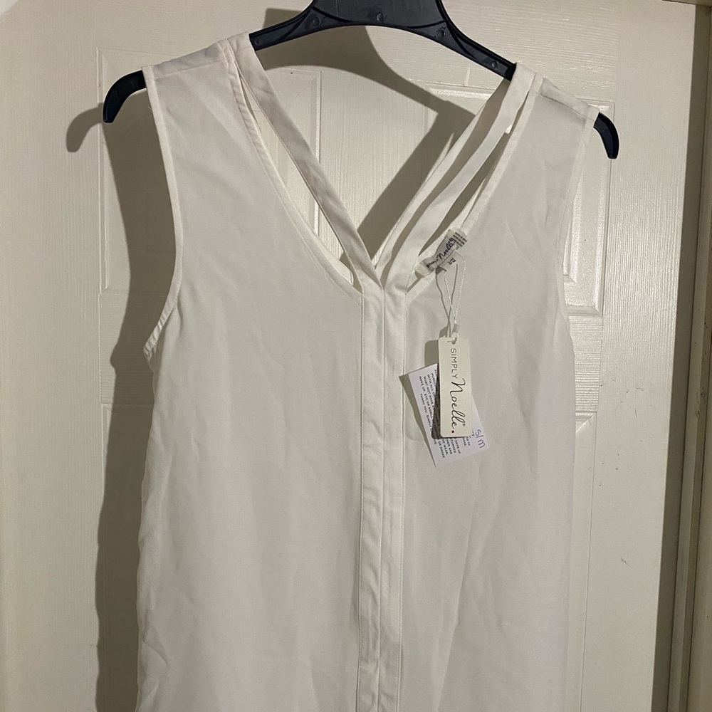 Simple Noelle Cut to The Chase Top